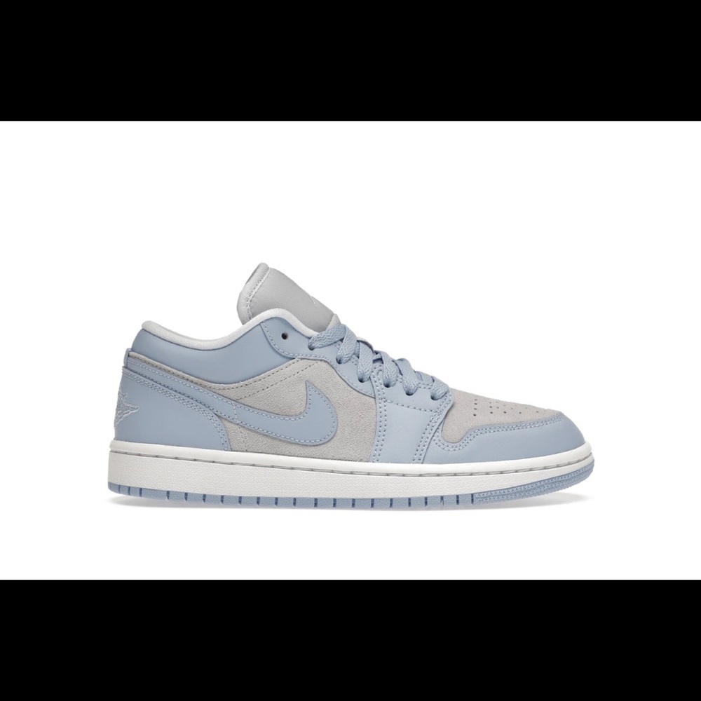 Women’s Jordan 1 Low 🔥❌SOLD❌ - Picture 3 of 5